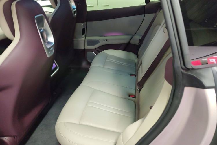 Used Xiaomi Auto YU7 2025 Ultra-Long Range High-Performance All-Wheel-Drive Max Edition Interior 4