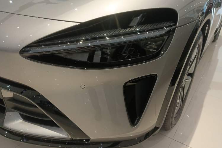 Used Xiaomi Auto YU7 2025 Ultra-Long Range All-Wheel Drive Pro Version Left Front Headlight