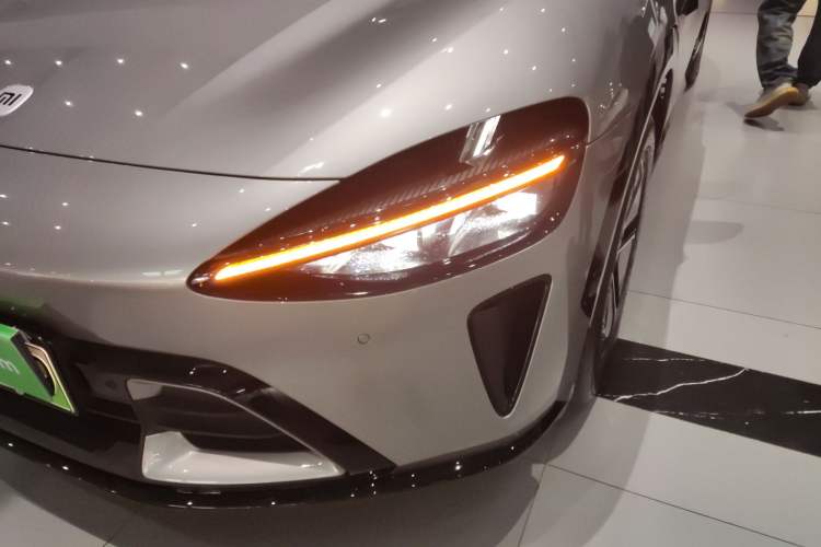 Used Xiaomi Auto YU7 2025 Ultra-Long Range Rear-Wheel Drive Version Left Front Headlight