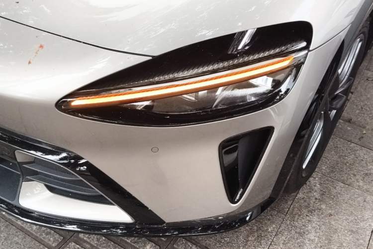 Used Xiaomi Auto YU7 2025 Ultra-Long Range High-Performance All-Wheel-Drive Max Edition Left Front Headlight