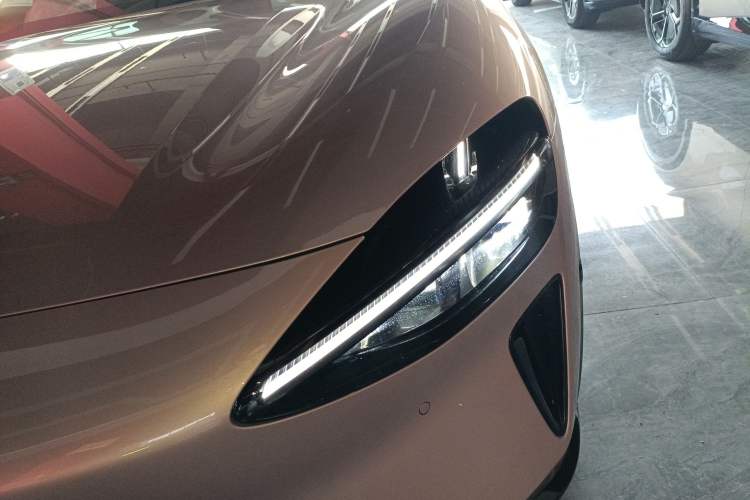 Used Xiaomi Auto YU7 2025 Ultra-Long Range All-Wheel Drive Pro Version Left Front Headlight