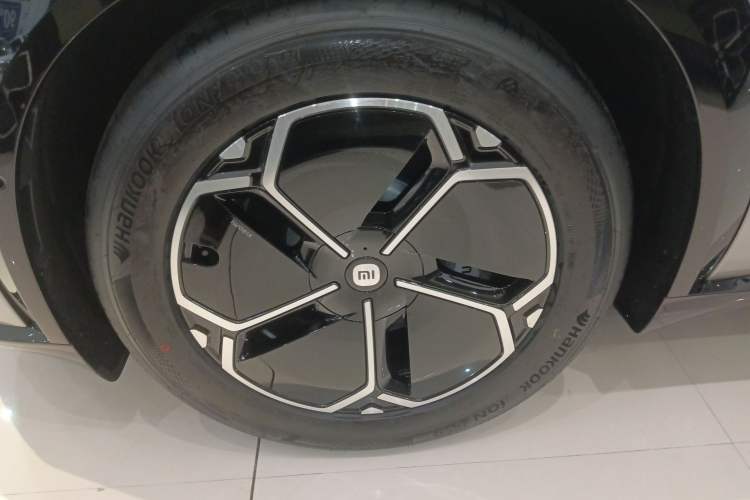 Used Xiaomi Auto YU7 2025 Ultra-Long Range All-Wheel Drive Pro Version Left Front Wheel Hub