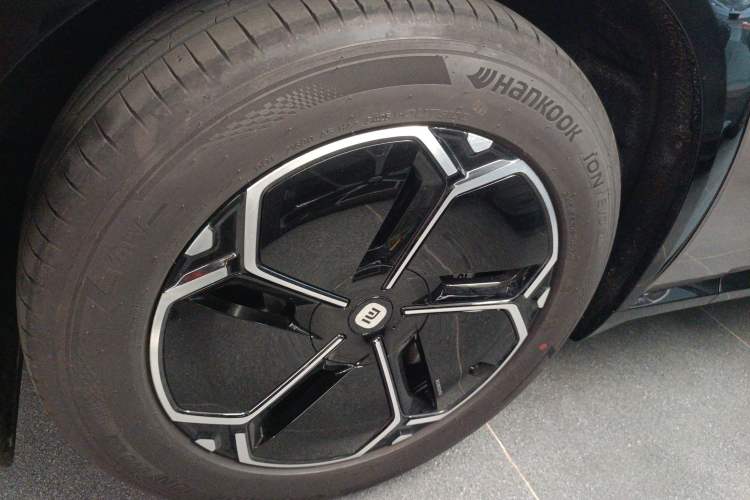 Used Xiaomi Auto YU7 2025 Ultra-Long Range Rear-Wheel Drive Version Left Front Wheel Hub