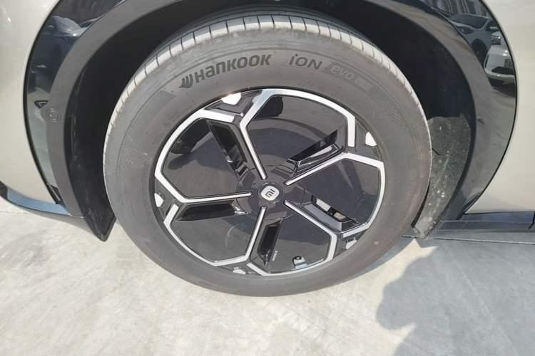Used Xiaomi Auto YU7 2025 Ultra-Long Range All-Wheel Drive Pro Version Left Front Wheel Hub