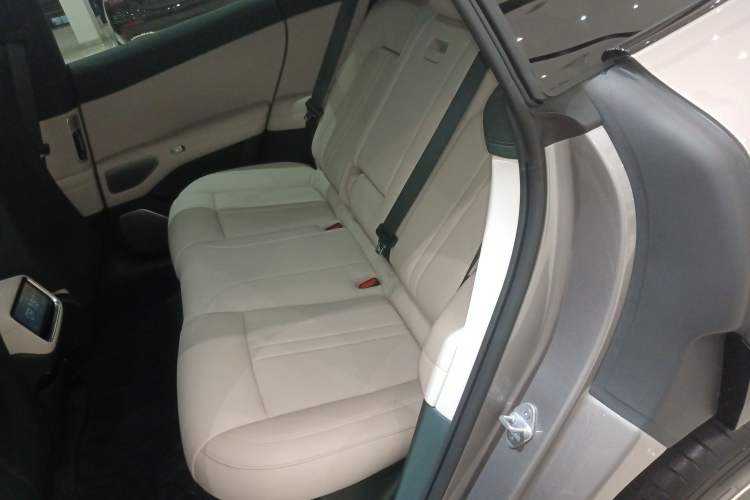 Used Xiaomi Auto YU7 2025 Ultra-Long Range All-Wheel Drive Pro Version Left Rear Seat