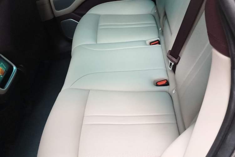 Used Xiaomi Auto YU7 2025 Ultra-Long Range High-Performance All-Wheel-Drive Max Edition Left Rear Seat