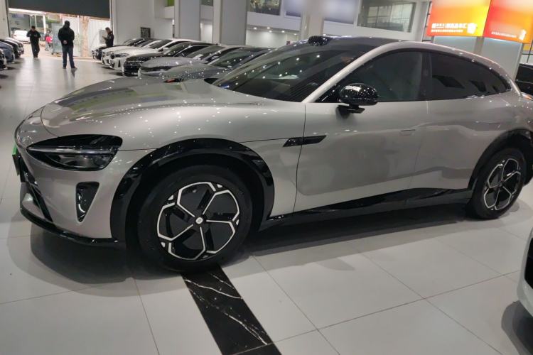 Used Xiaomi Auto YU7 2025 Ultra-Long Range Rear-Wheel Drive Version Left Side