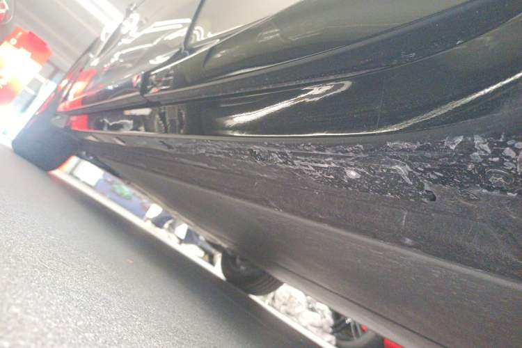 Used Xiaomi Auto YU7 2025 Ultra-Long Range Rear-Wheel Drive Version Left Side Sill