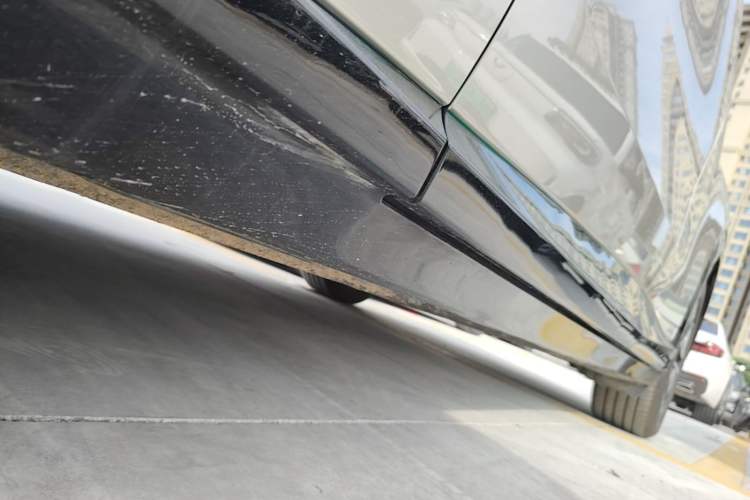 Used Xiaomi Auto YU7 2025 Ultra-Long Range All-Wheel Drive Pro Version Left Side Sill