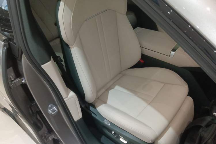 Used Xiaomi Auto YU7 2025 Ultra-Long Range All-Wheel Drive Pro Version Right Front Seat
