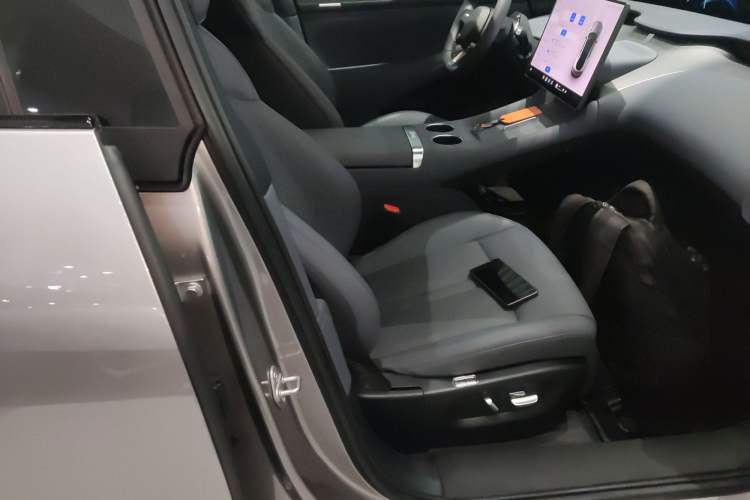 Used Xiaomi Auto YU7 2025 Ultra-Long Range Rear-Wheel Drive Version Right Front Seat