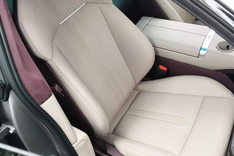 Used Xiaomi Auto YU7 2025 Ultra-Long Range High-Performance All-Wheel-Drive Max Edition Right Front Seat