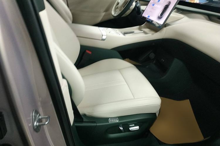 Used Xiaomi Auto YU7 2025 Ultra-Long Range Rear-Wheel Drive Version Right Front Seat
