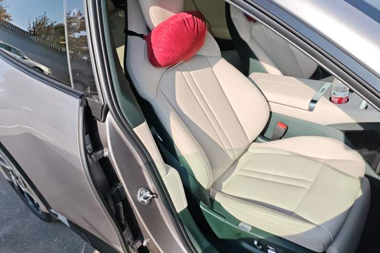 Used Xiaomi Auto YU7 2025 Ultra-Long Range Rear-Wheel Drive Version Right Front Seat