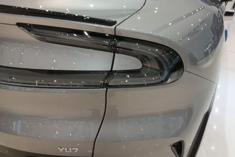 Used Xiaomi Auto YU7 2025 Ultra-Long Range All-Wheel Drive Pro Version Right Rear Taillight