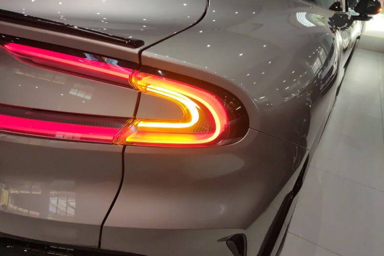 Used Xiaomi Auto YU7 2025 Ultra-Long Range Rear-Wheel Drive Version Right Rear Taillight