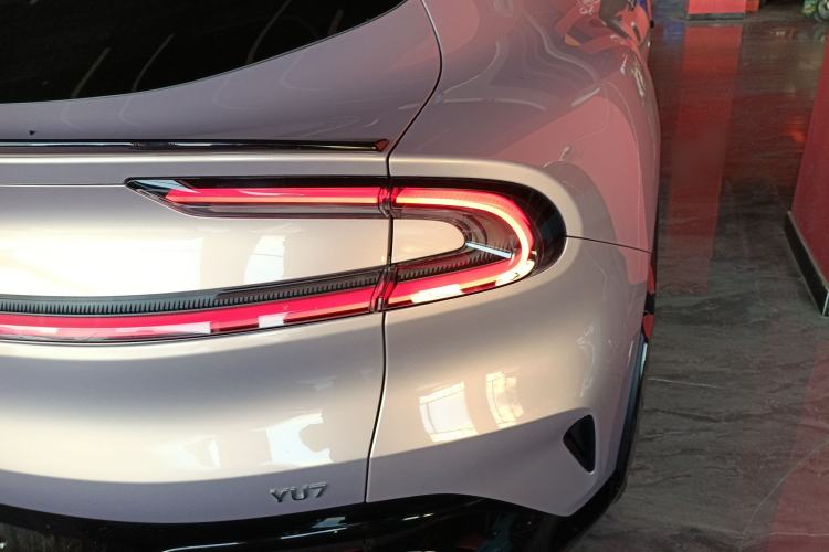 Used Xiaomi Auto YU7 2025 Ultra-Long Range All-Wheel Drive Pro Version Right Rear Taillight