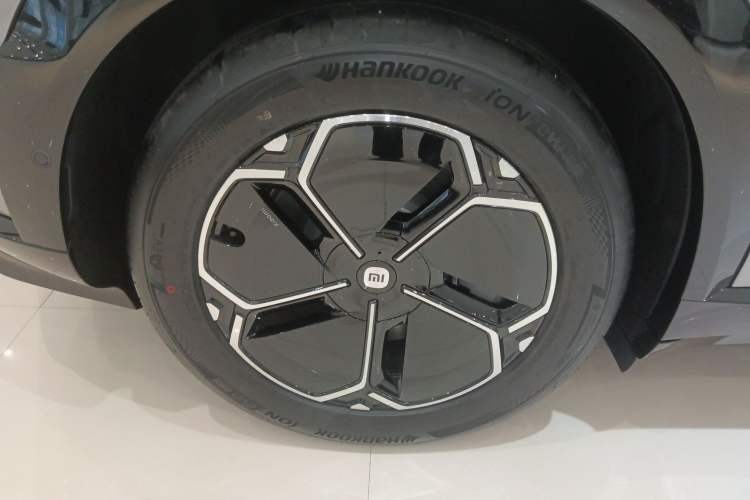 Used Xiaomi Auto YU7 2025 Ultra-Long Range All-Wheel Drive Pro Version Right Rear Wheel Hub