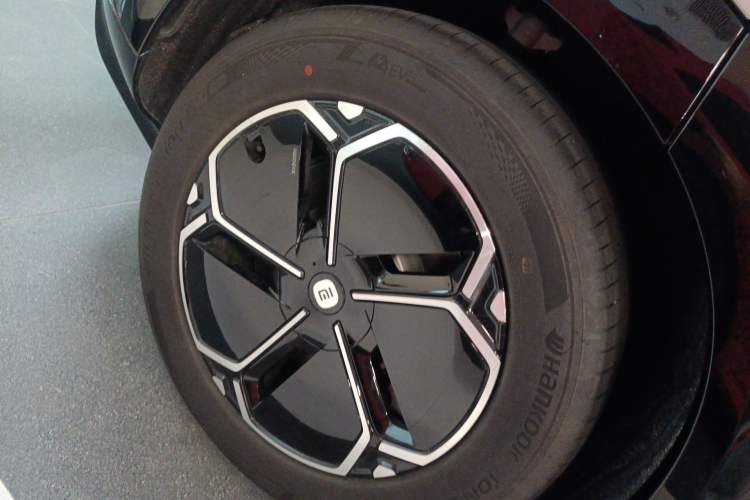 Used Xiaomi Auto YU7 2025 Ultra-Long Range Rear-Wheel Drive Version Right Rear Wheel Hub