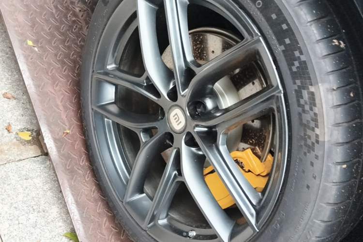 Used Xiaomi Auto YU7 2025 Ultra-Long Range High-Performance All-Wheel-Drive Max Edition Right Rear Wheel Hub