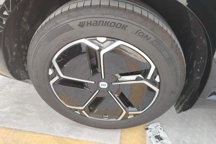 Used Xiaomi Auto YU7 2025 Ultra-Long Range All-Wheel Drive Pro Version Right Rear Wheel Hub