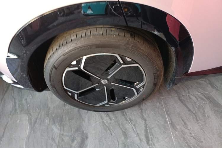 Used Xiaomi Auto YU7 2025 Ultra-Long Range All-Wheel Drive Pro Version Right Rear Wheel Hub