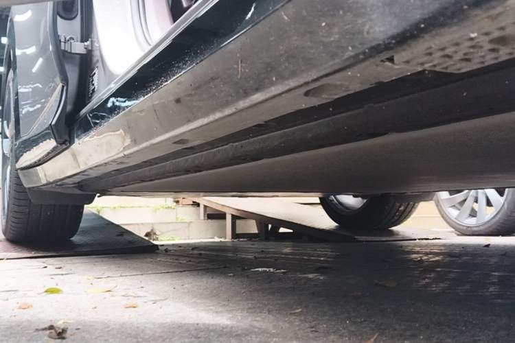 Used Xiaomi Auto YU7 2025 Ultra-Long Range High-Performance All-Wheel-Drive Max Edition Right Side Sill