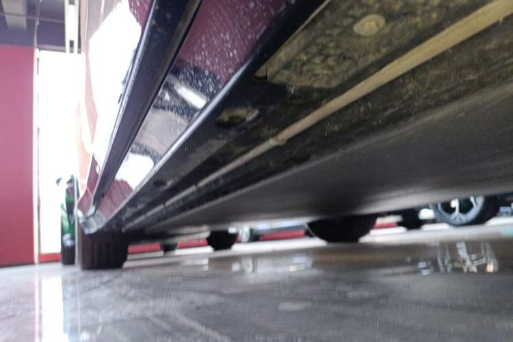 Used Xiaomi Auto YU7 2025 Ultra-Long Range All-Wheel Drive Pro Version Right Side Sill