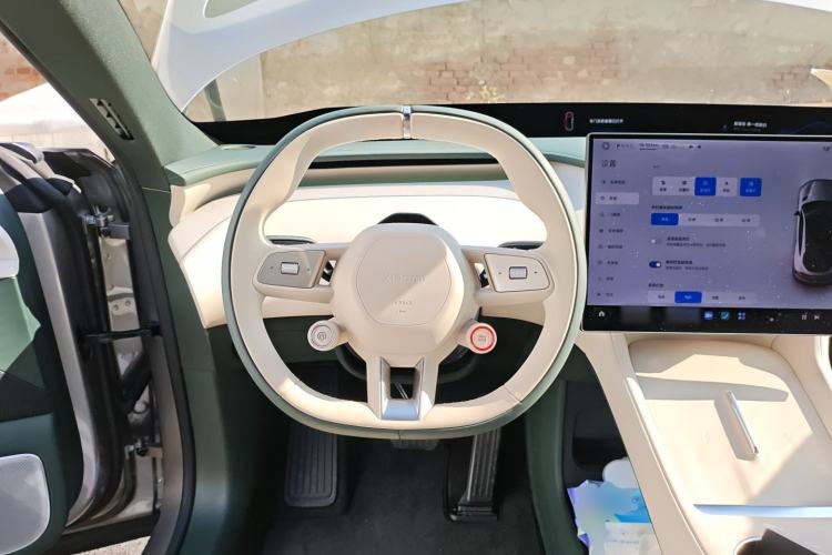 Used Xiaomi Auto YU7 2025 Ultra-Long Range Rear-Wheel Drive Version Steering Wheel