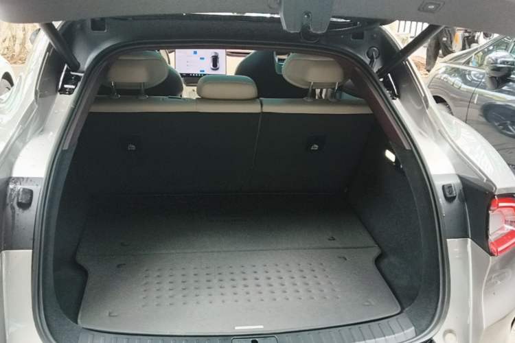 Used Xiaomi Auto YU7 2025 Ultra-Long Range High-Performance All-Wheel-Drive Max Edition Trunk