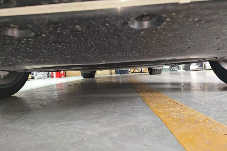 Used Xiaomi Auto YU7 2025 Ultra-Long Range High-Performance All-Wheel-Drive Max Edition Chassis Front