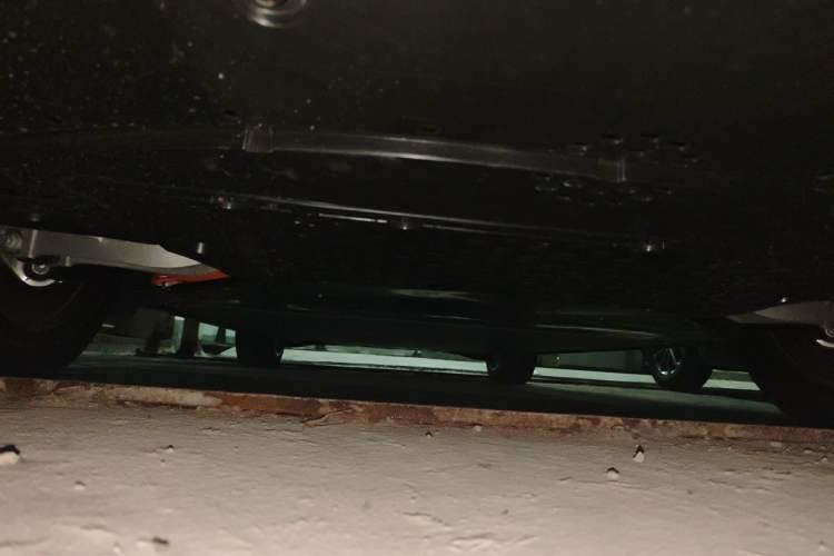Used Xiaomi Auto YU7 2025 Ultra-Long Range High-Performance All-Wheel-Drive Max Edition Chassis Rear