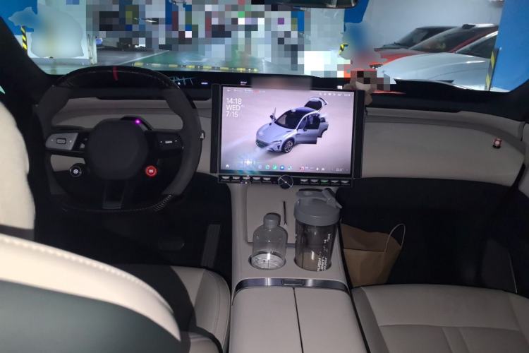 Used Xiaomi Auto YU7 2025 Ultra-Long Range High-Performance All-Wheel-Drive Max Edition Center Console