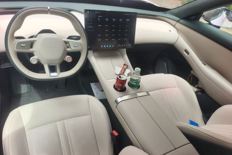 Used Xiaomi Auto YU7 2025 Ultra-Long Range High-Performance All-Wheel-Drive Max Edition Center Console