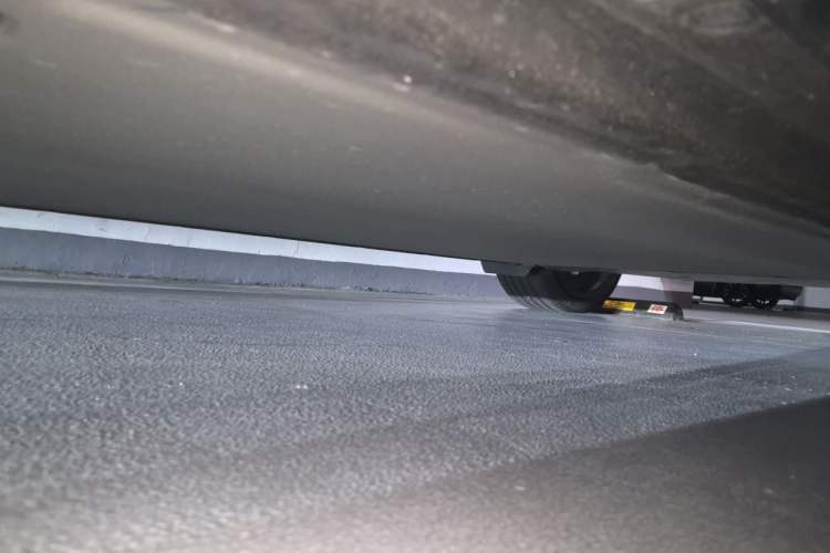 Used Xiaomi Auto YU7 2025 Ultra-Long Range High-Performance All-Wheel-Drive Max Edition Chassis Front Left