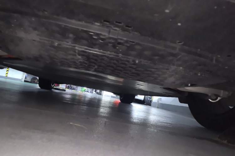 Used Xiaomi Auto YU7 2025 Ultra-Long Range High-Performance All-Wheel-Drive Max Edition Chassis Rear Right