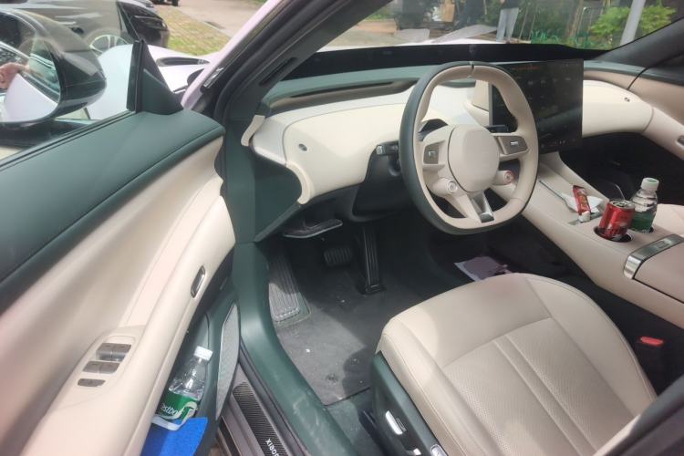 Used Xiaomi Auto YU7 2025 Ultra-Long Range High-Performance All-Wheel-Drive Max Edition Driver Seat