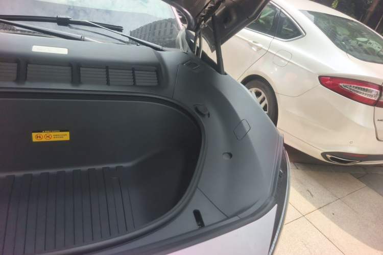 Used Xiaomi Auto YU7 2025 Ultra-Long Range High-Performance All-Wheel-Drive Max Edition Engine Bay Left