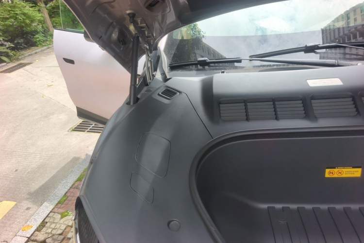 Used Xiaomi Auto YU7 2025 Ultra-Long Range High-Performance All-Wheel-Drive Max Edition Engine Bay Right