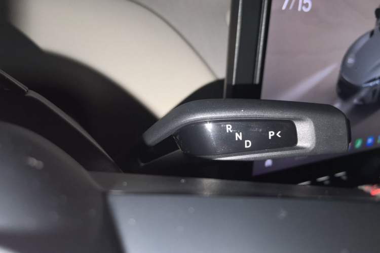Used Xiaomi Auto YU7 2025 Ultra-Long Range High-Performance All-Wheel-Drive Max Edition Gear Lever