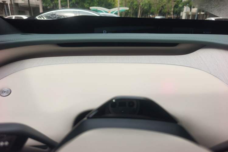 Used Xiaomi Auto YU7 2025 Ultra-Long Range High-Performance All-Wheel-Drive Max Edition Instrument Cluster