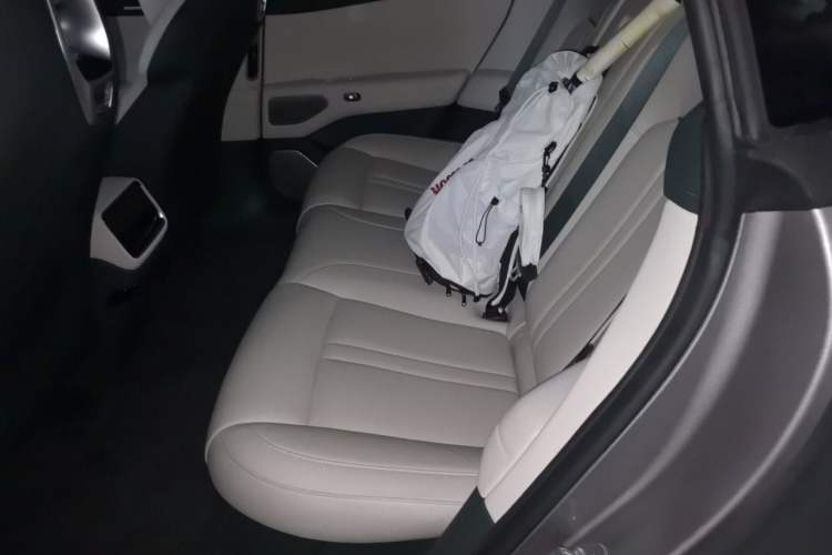 Used Xiaomi Auto YU7 2025 Ultra-Long Range High-Performance All-Wheel-Drive Max Edition Left Rear Seat