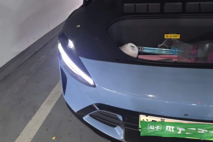 Used Xiaomi Auto YU7 2025 Ultra-Long Range High-Performance All-Wheel-Drive Max Edition Right Front Headlight