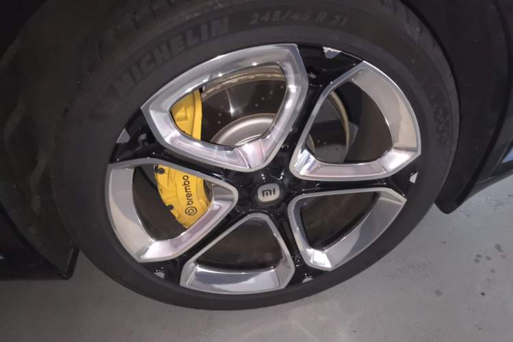 Used Xiaomi Auto YU7 2025 Ultra-Long Range High-Performance All-Wheel-Drive Max Edition Right Front Wheel Hub