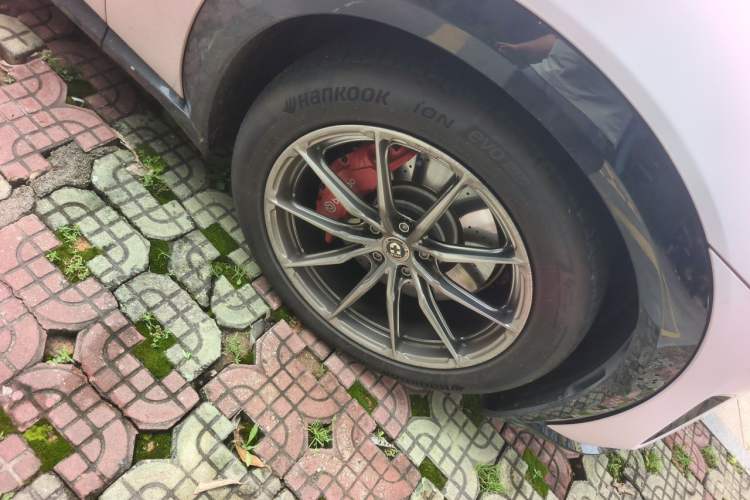 Used Xiaomi Auto YU7 2025 Ultra-Long Range High-Performance All-Wheel-Drive Max Edition Right Front Wheel Hub