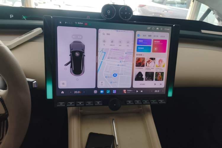 Used Xiaomi Auto YU7 2025 Ultra-Long Range All-Wheel Drive Pro Version Audio And AC Panel