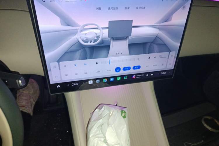 Used Xiaomi Auto YU7 2025 Ultra-Long Range All-Wheel Drive Pro Version Audio And AC Panel