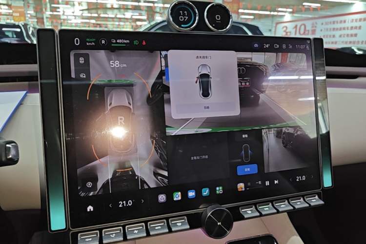 Used Xiaomi Auto YU7 2025 Ultra-Long Range Rear-Wheel Drive Version Audio And AC Panel