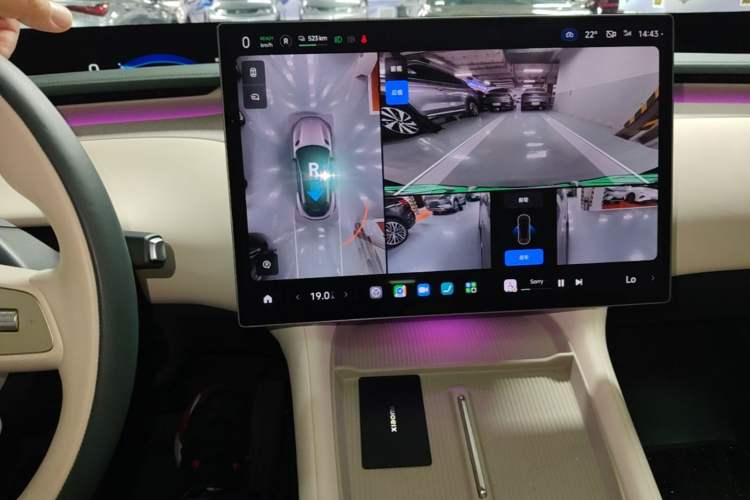 Used Xiaomi Auto YU7 2025 Ultra-Long Range Rear-Wheel Drive Version Audio And AC Panel