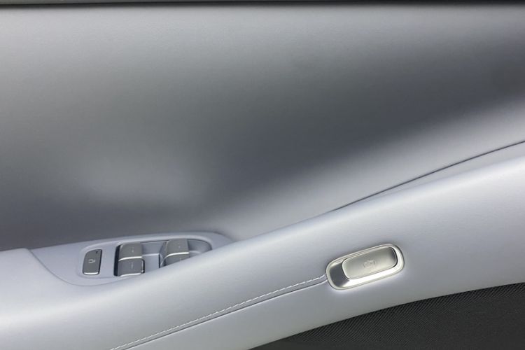 Used Xiaomi Auto YU7 2025 Ultra-Long Range Rear-Wheel Drive Version Audio And AC Panel